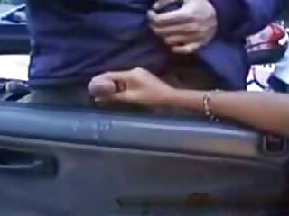 معلم بزرگسالان با یک کودک كانال گيف سكسي در تلگرام مشغول مطالعه خصوصی می شود و دستانش را زیر دامن خود احساس می کند